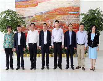 中船邮轮一行到上海工程技术大学进行调研